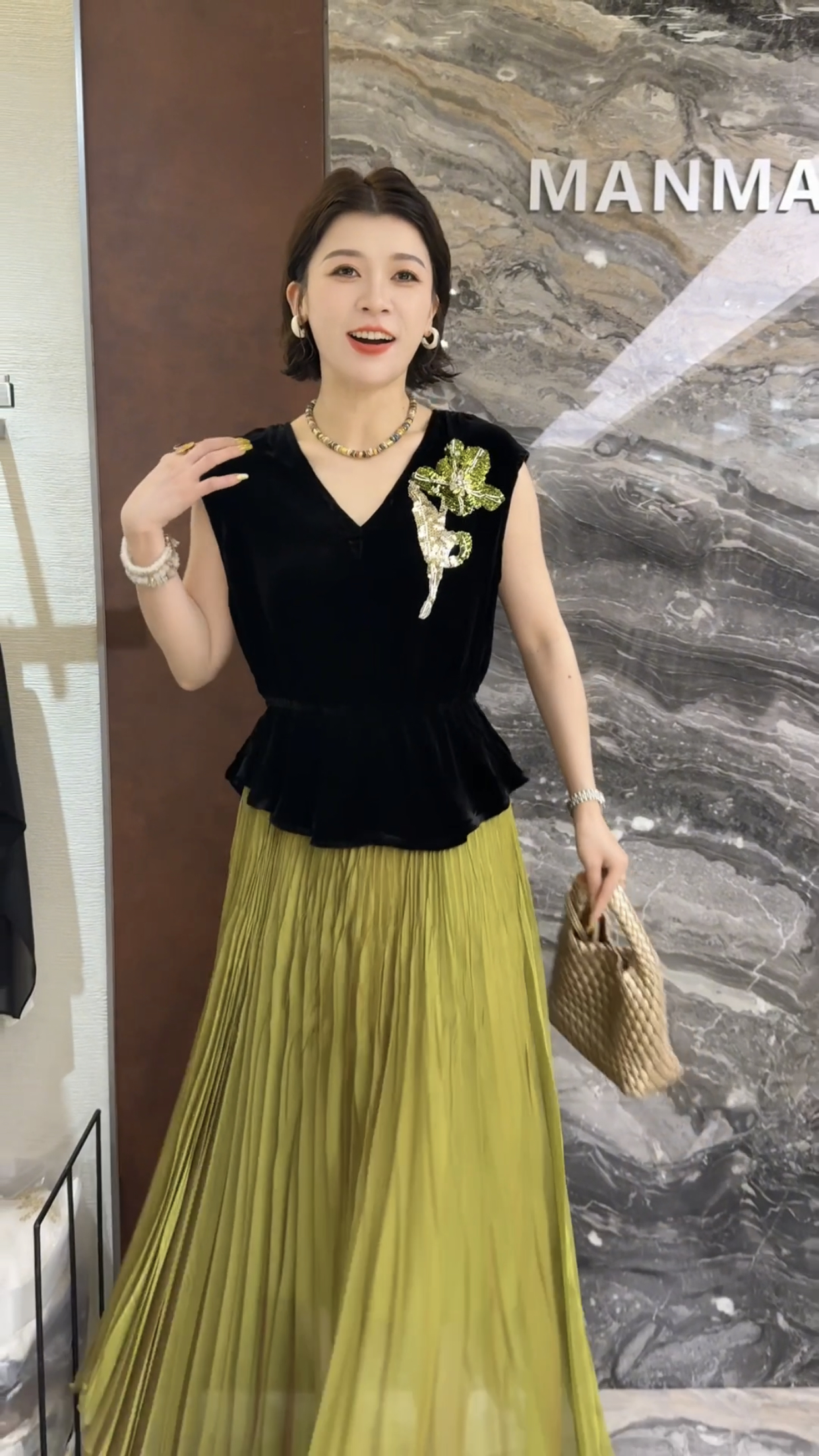 欧洲站2026夏季新款欧货v领丝绒面料串珠亮片立体花朵女士衬衫潮