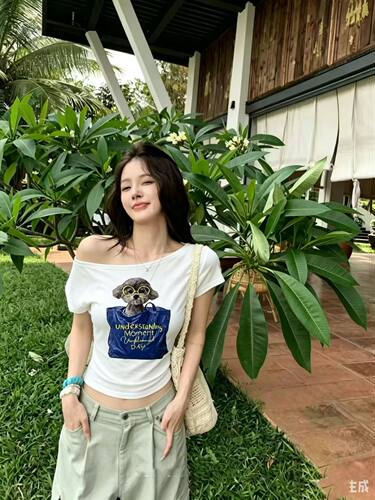小狗印花斜肩短袖t恤女夏韩系收腰显瘦设计感上衣