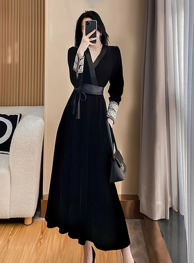 法式黑色金丝绒连衣裙女秋冬季新款奢华高端轻奢气质显瘦收腰长裙