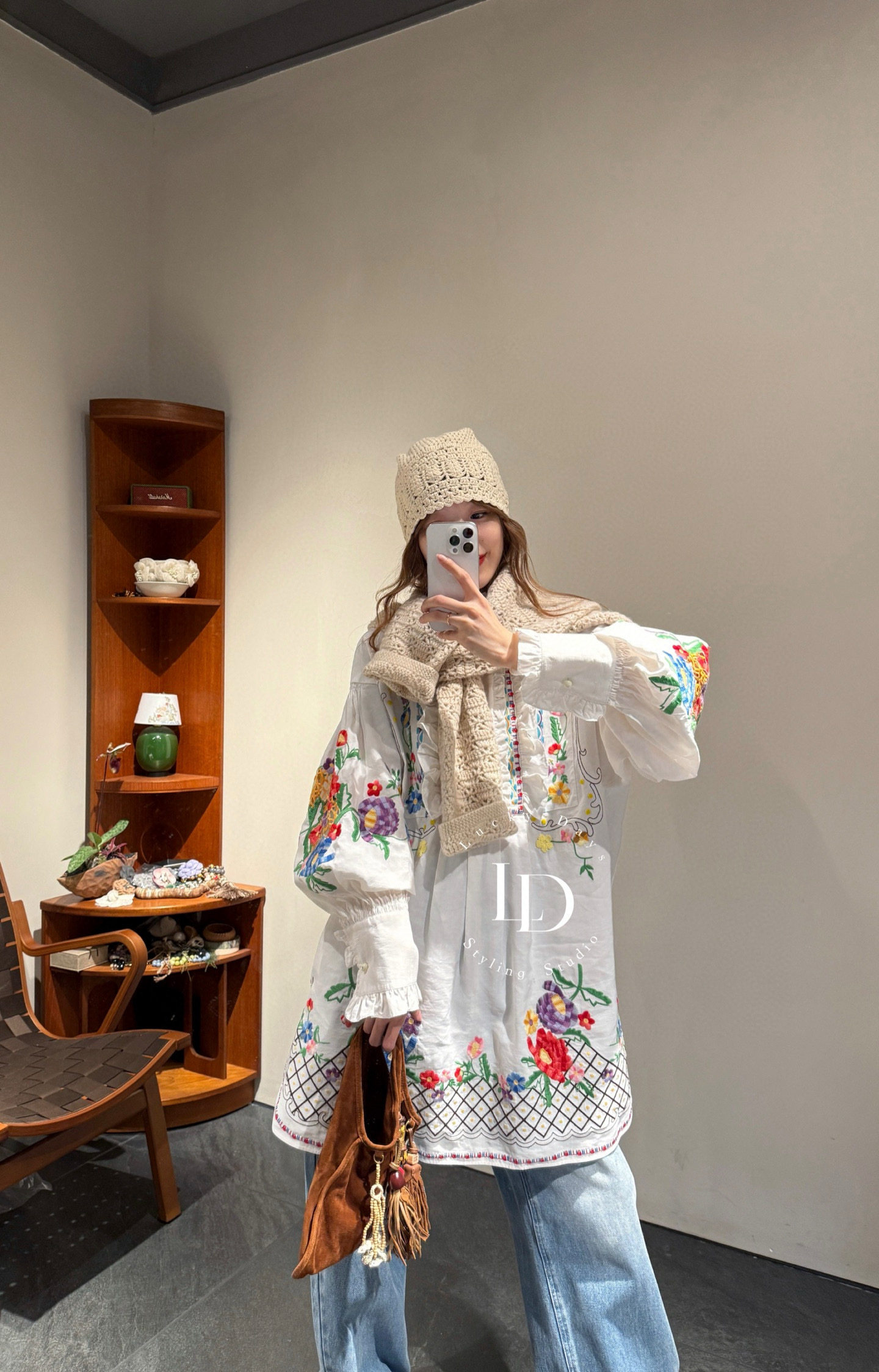 非实价2025冬季新款欧货潮牌简约轻奢百搭宽松休闲舒适刺绣连衣裙