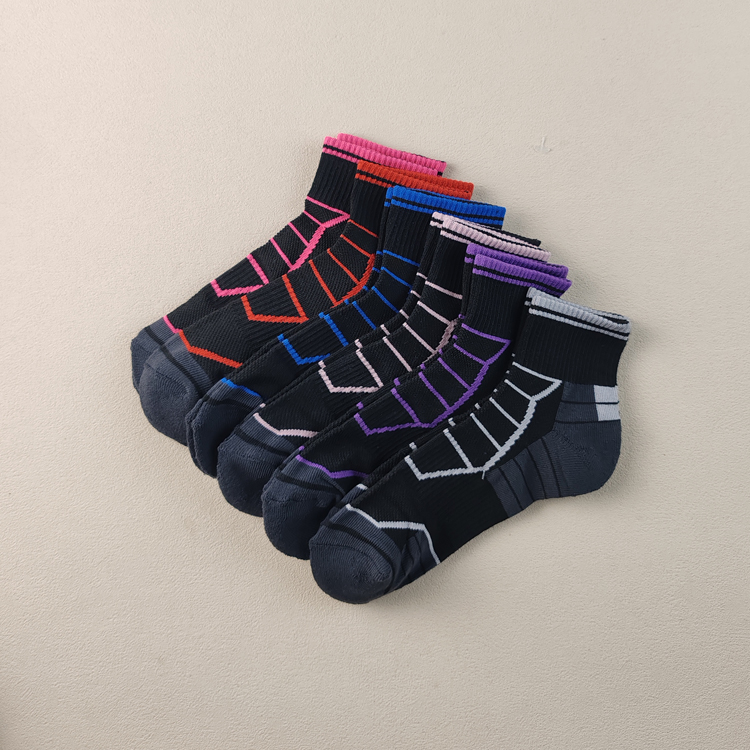 外贸库存尾货女士短袜子纯棉四季款运动毛圈加固吸汗防臭透气女袜