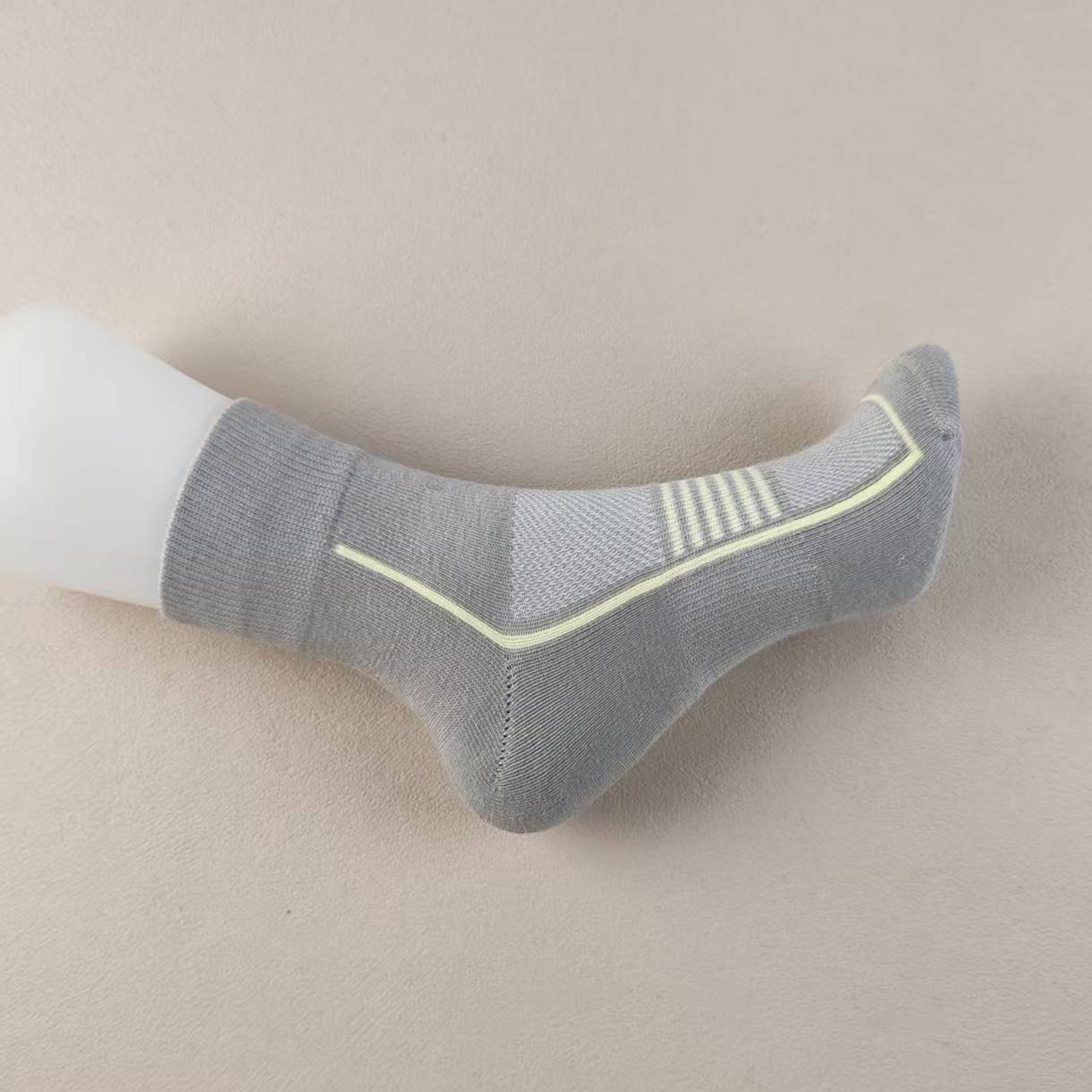 库存尾货灰色运动袜女士无骨缝合网面透气毛巾底吸汗中筒跑步袜子