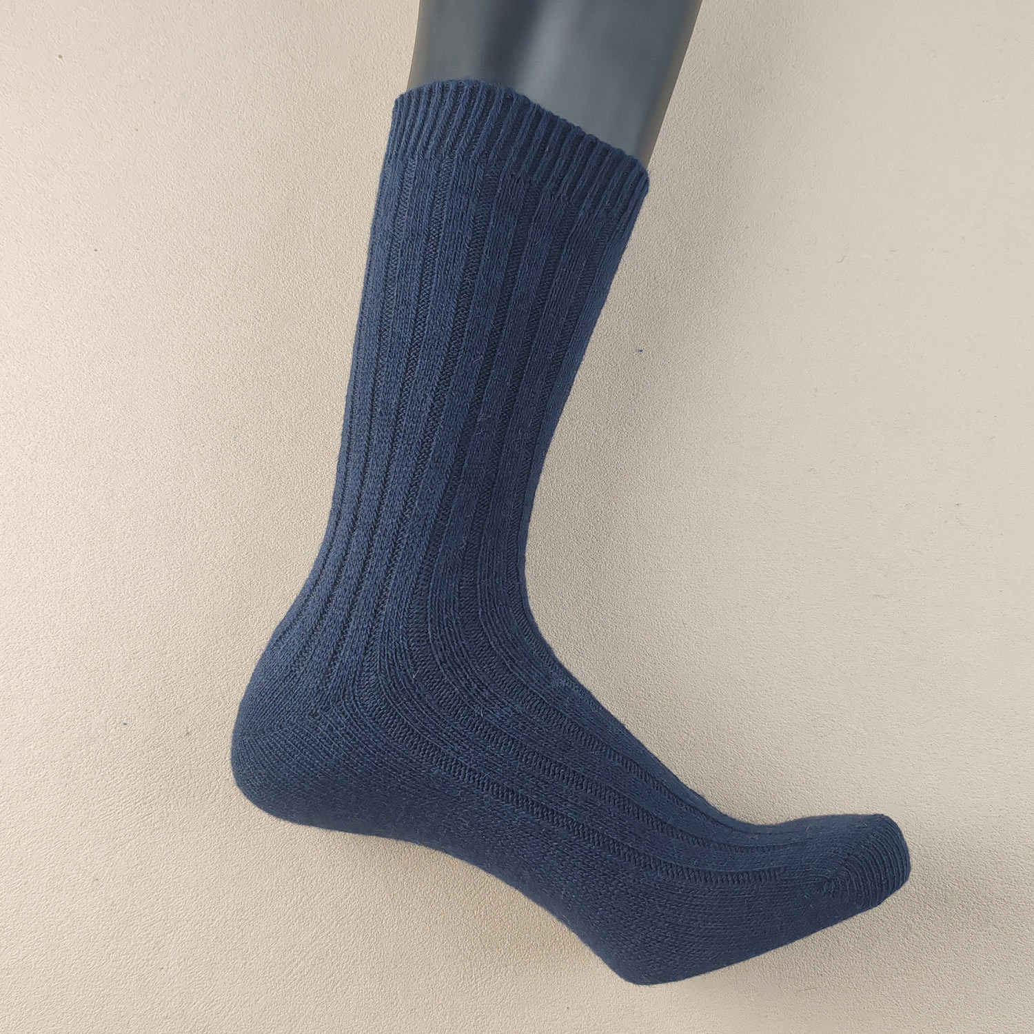 外贸库存坑条针织男士羊毛纯色简约保暖加厚高筒袜子秋冬款商务男