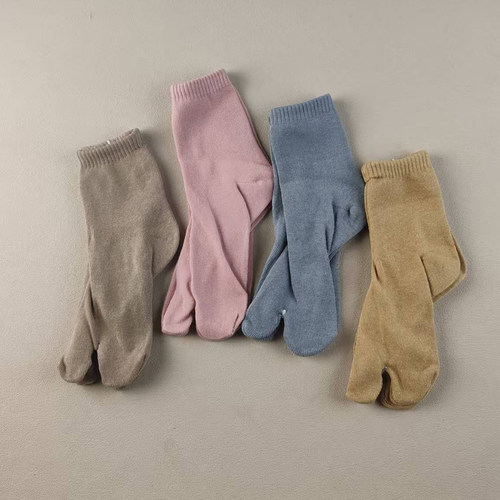 外贸库存日系分趾袜纯棉百搭净版中筒潮排汗女分趾袜彩色二指袜子