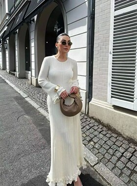 Round neck black fungus edge dress纯色圆领收腰木耳边连衣长裙