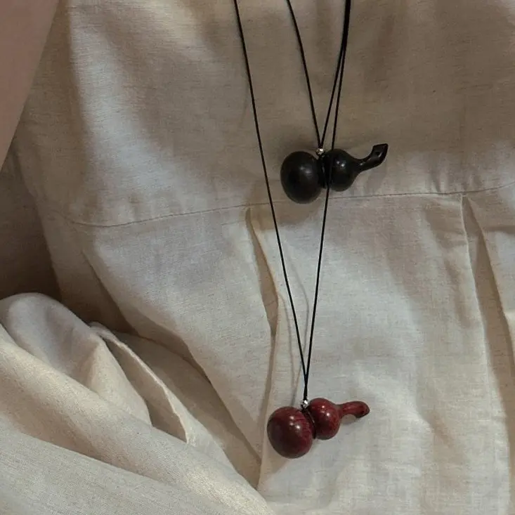 文艺复古新中式木质葫芦吊坠长款皮绳项链女百搭时尚颈链毛衣链