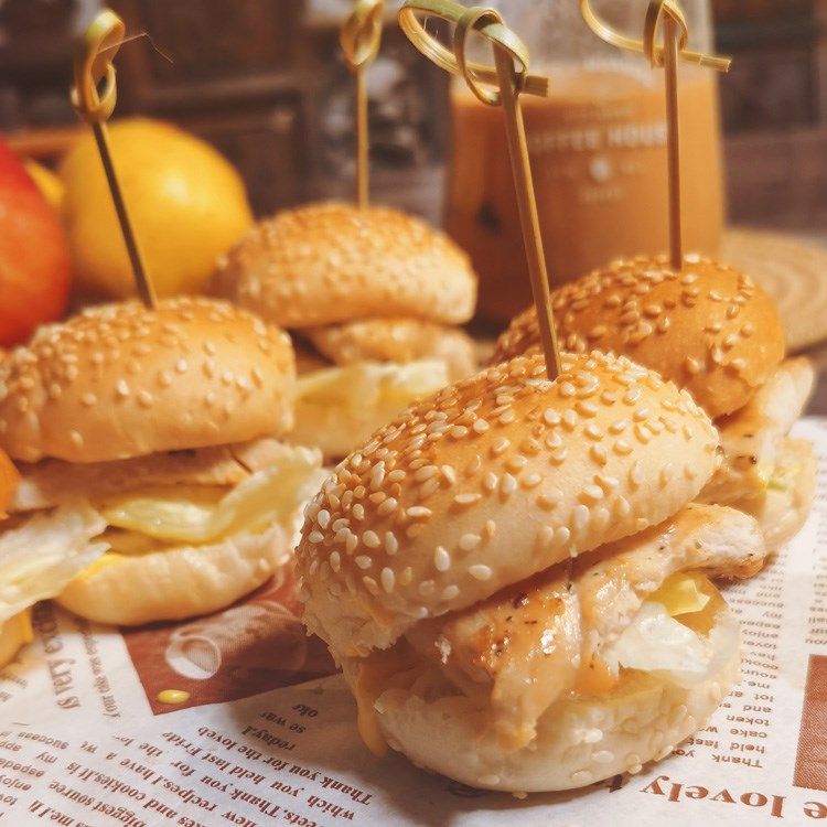 联尚迷你小汉堡胚商用半成品自助餐烤肉店火锅迷你芝麻堡整箱,零食/坚果/特产,传统西式糕点,淘宝优惠券,粉丝福利购,淘宝优惠卷