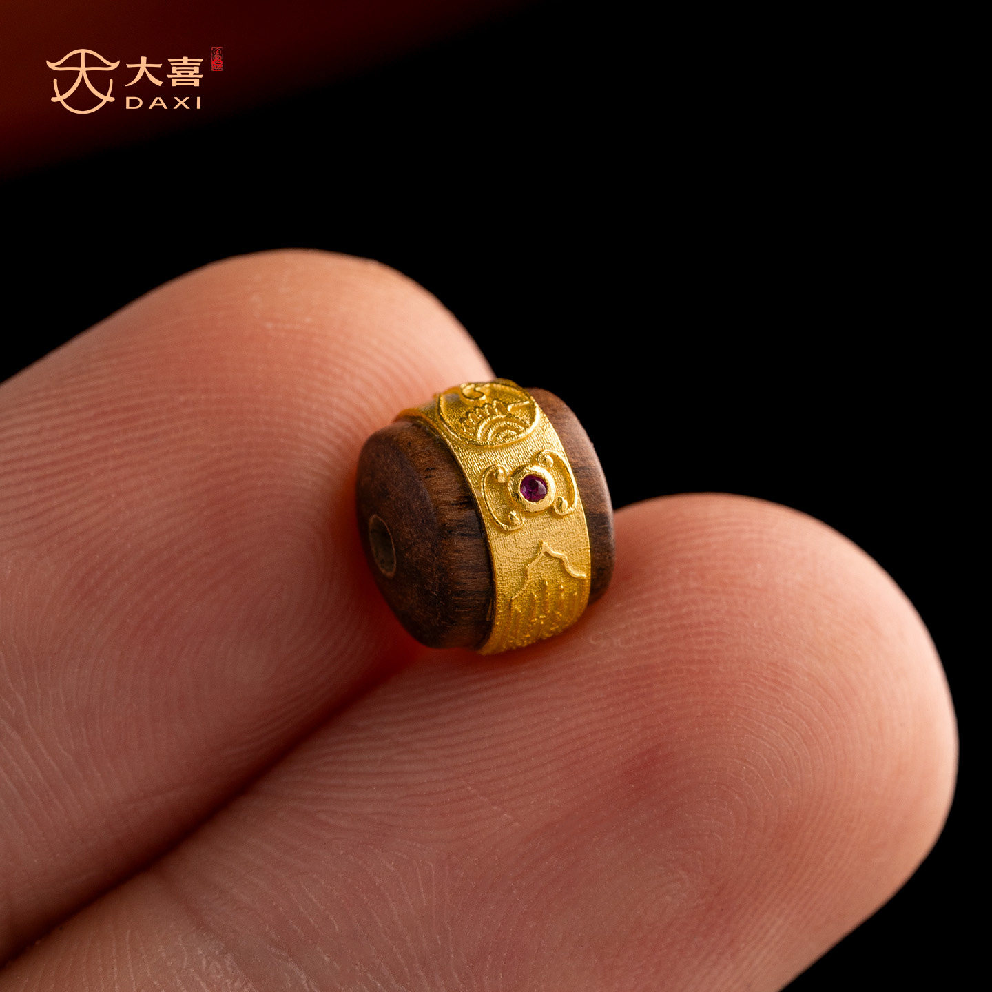 天然沉香木镶嵌老型桶珠图片