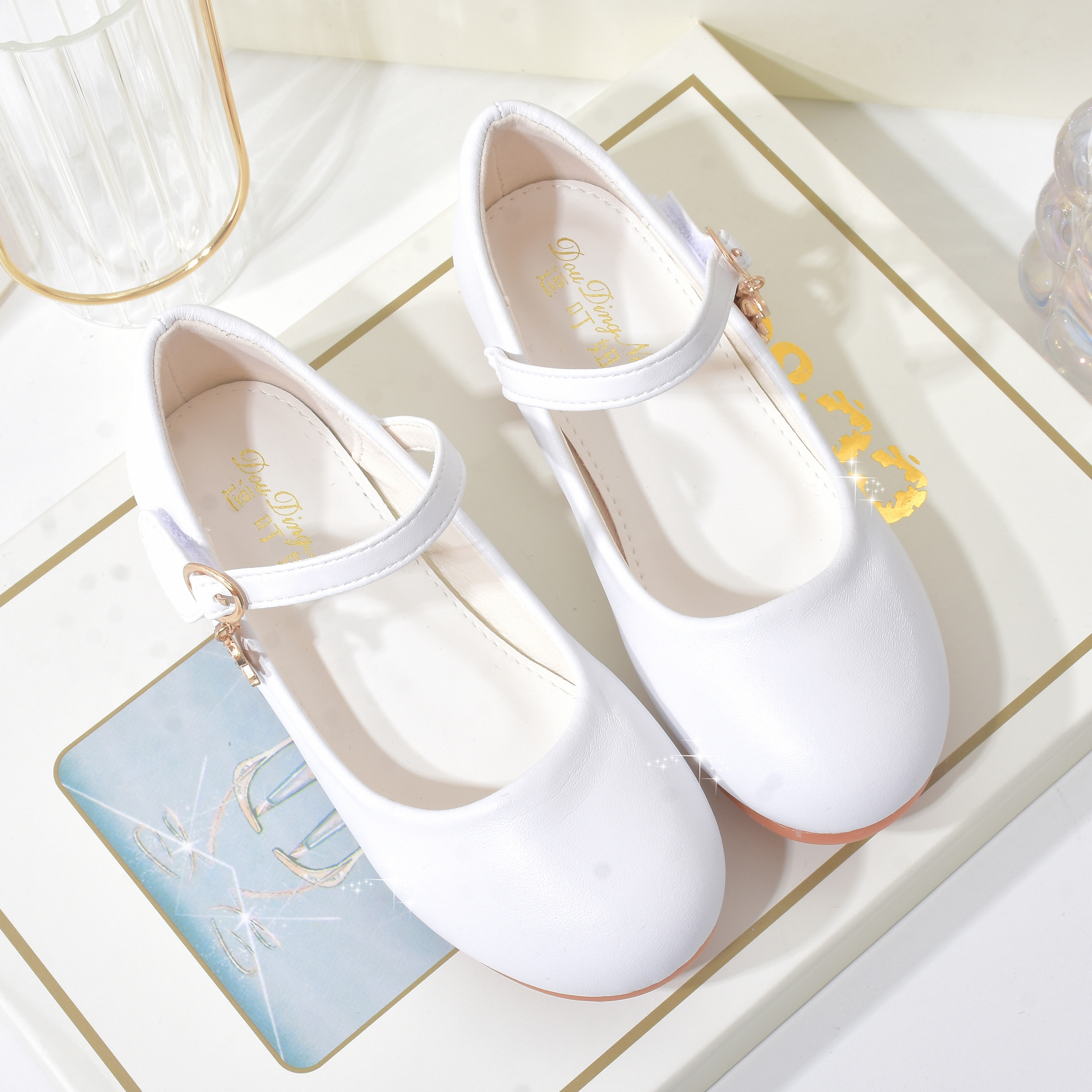 女童小白鞋学生皮鞋儿童春秋款软底单鞋韩版公主鞋女孩钢琴演出鞋