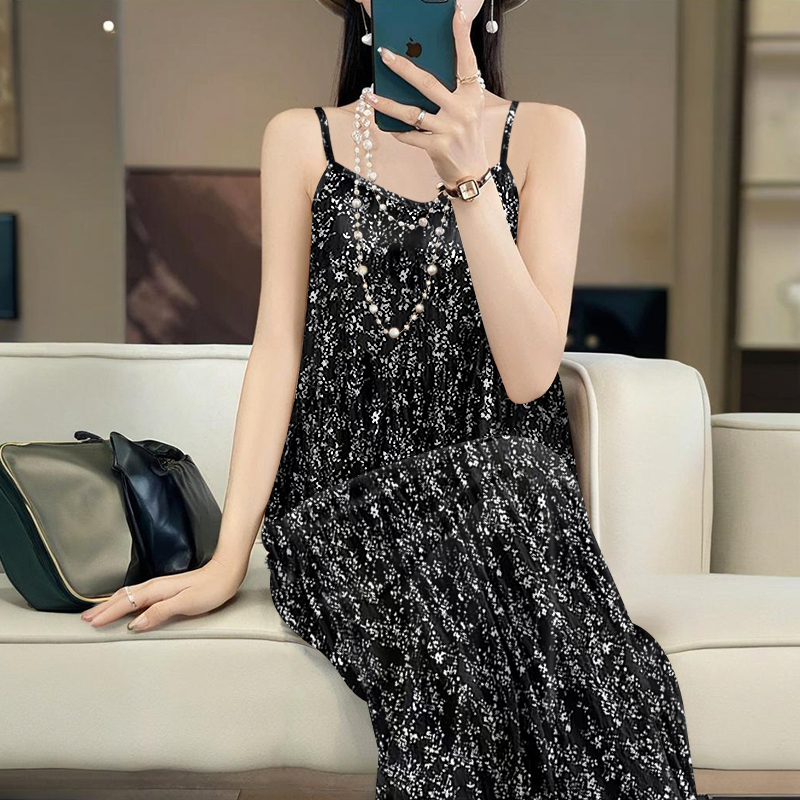 国风时尚洋气碎花印花冰丝吊带连衣裙女醋酸垂感宽松显瘦A字长裙