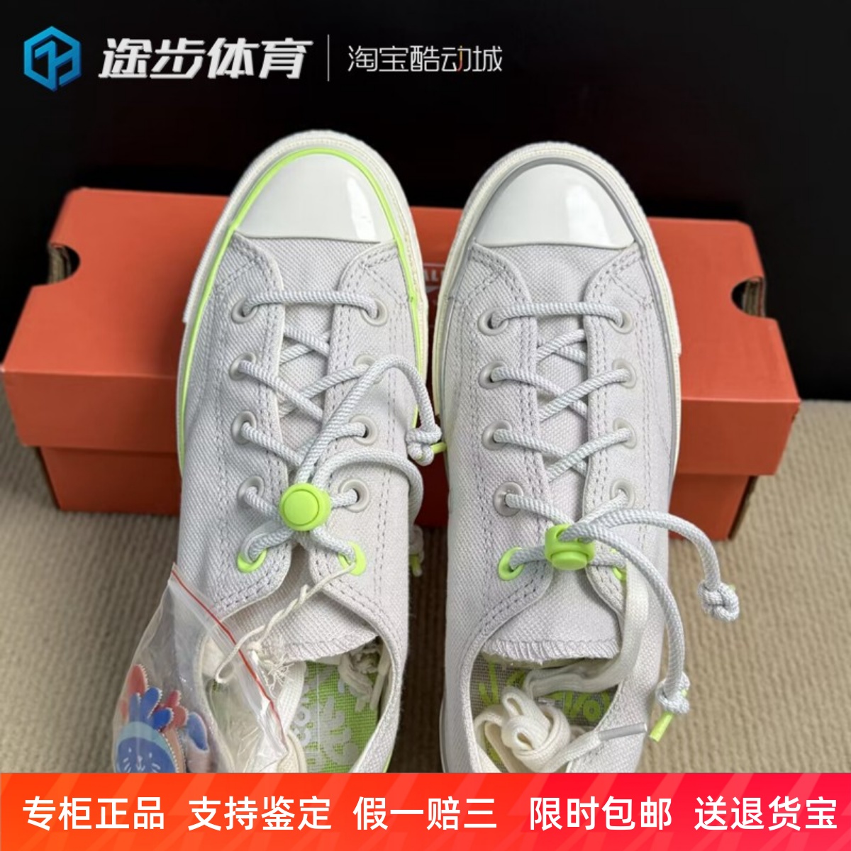匡威休闲女低帮卡通配饰帆布鞋