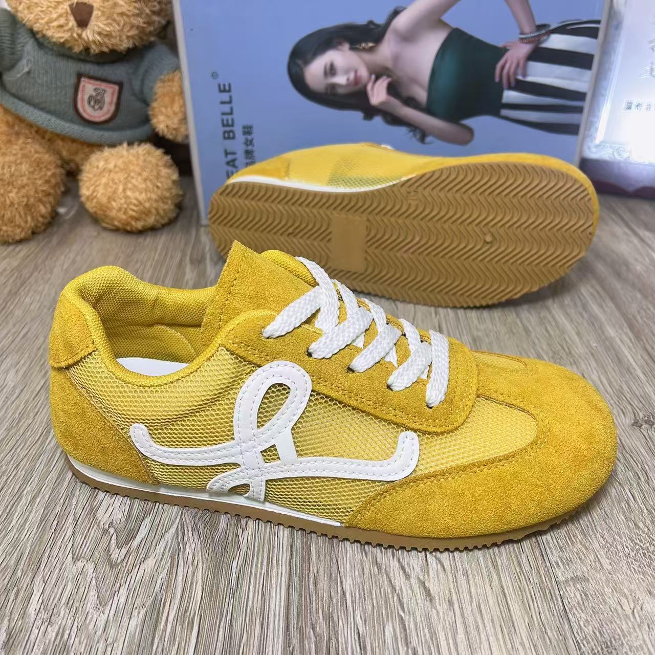 001时尚德训鞋女2025春季新款不累脚系带单鞋时尚百搭运动休闲鞋