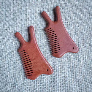 泗水红砭石梳子刮痧板泗水砭石梳子蜗牛梳点压眼睛刮面部提拉