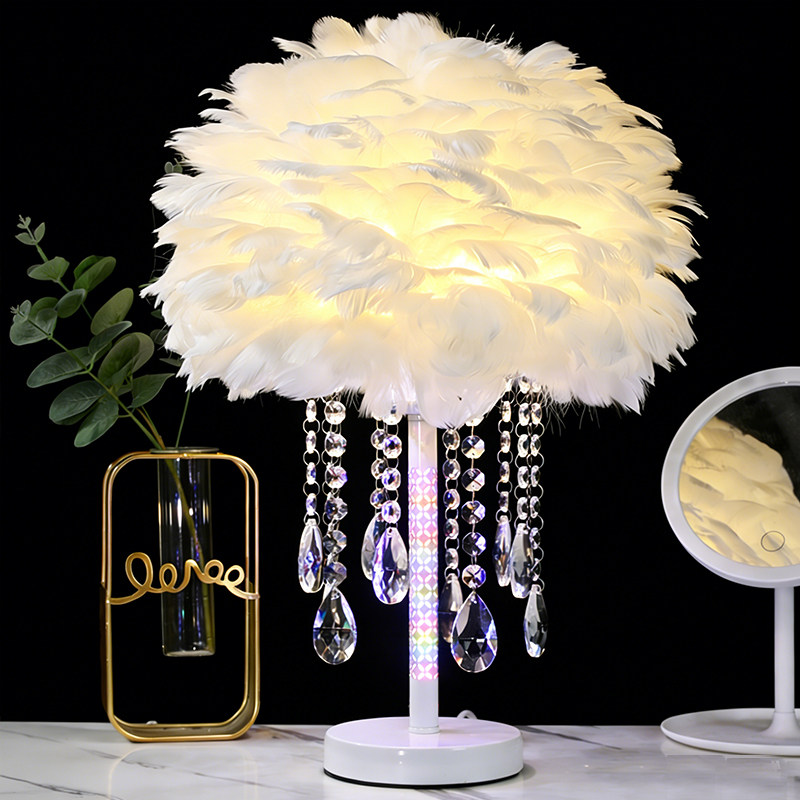 轻奢北欧风羽毛水晶台灯卧室简约床头温馨浪漫装饰灯创意婚房