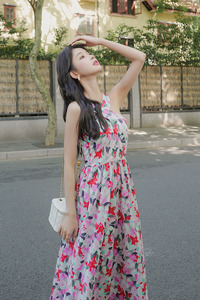 红色娃娃领连衣裙女2025春夏新款大码宽松甜美小个子百褶衬衫裙子图片