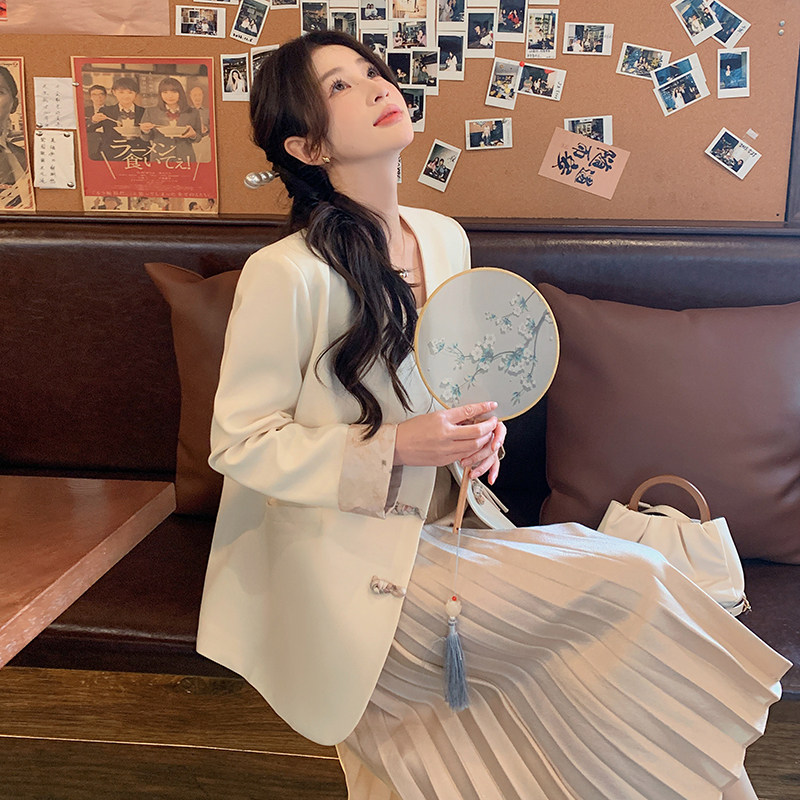 新中式国风白色西装外套女高级感2025春秋新款时尚气质显瘦小西服,女装西装,铱本正襟