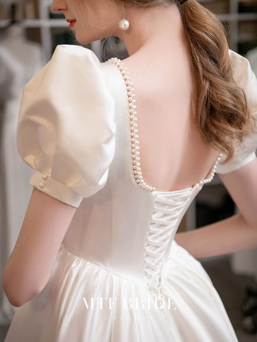 满庭芳【梦游仙境】新款气质缎面婚纱公主风法式轻婚纱出门纱