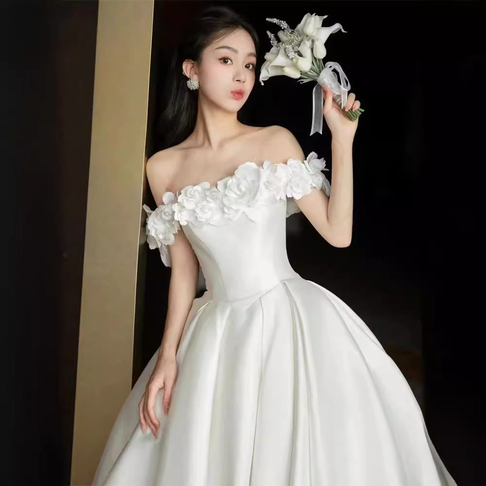 白色花朵轻婚纱法式缎面高级感抹胸一字肩主婚纱礼服拖尾小个子夏