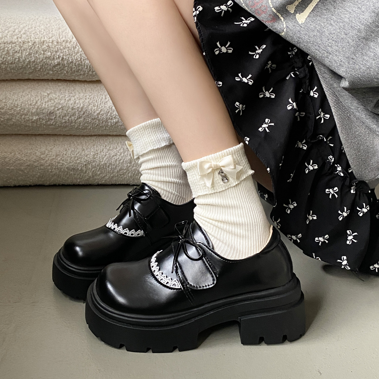 日系学院风厚底魔术贴花边小皮鞋学生百搭配裙子圆头蝴蝶结单鞋女