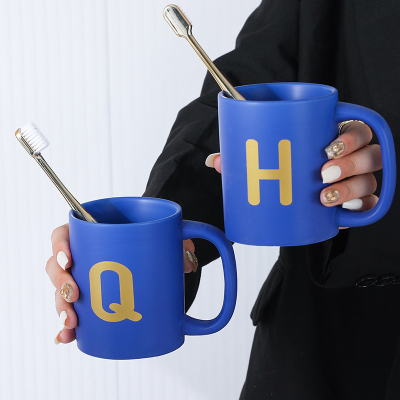 情侣字母姓氏漱口杯陶瓷牙刷杯一对牙缸家用牙刷杯克莱茵蓝马克杯