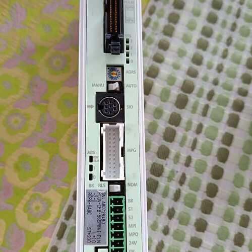 议价IAI驱动器 RCP6-SA8C ， 成色如图，看好下单可维修