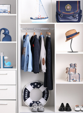 男孩房衣柜衣服西装衬衫饰品摆件