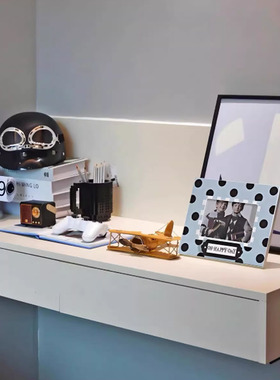 样板间儿童男孩房书柜书桌摆件