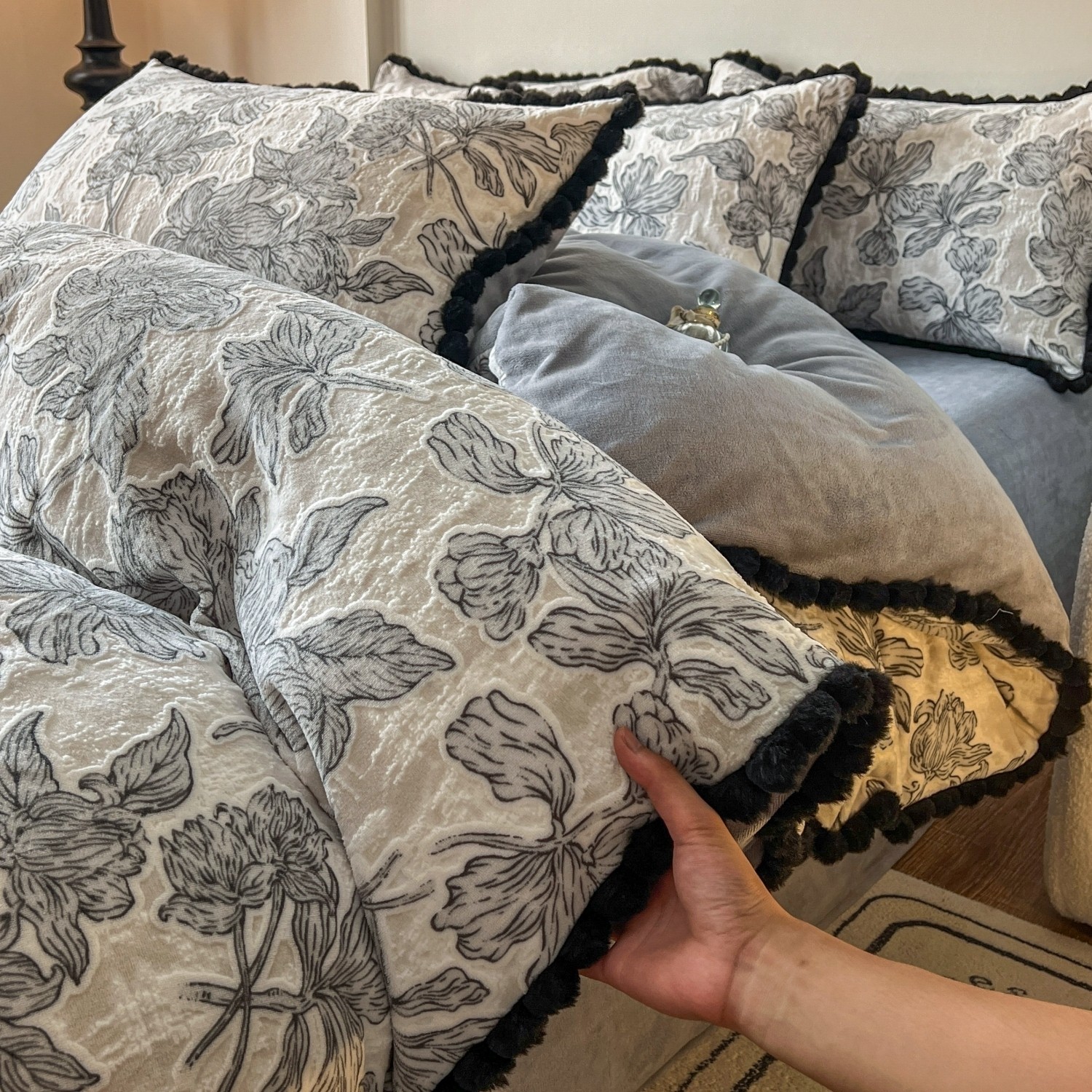 防静电保暖A类雕花绒四件套加厚双面牛奶绒被套冬季轻奢床上用品4