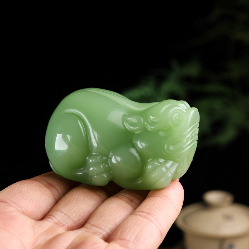 和田玉晴水色貔貅手把件天然玉石