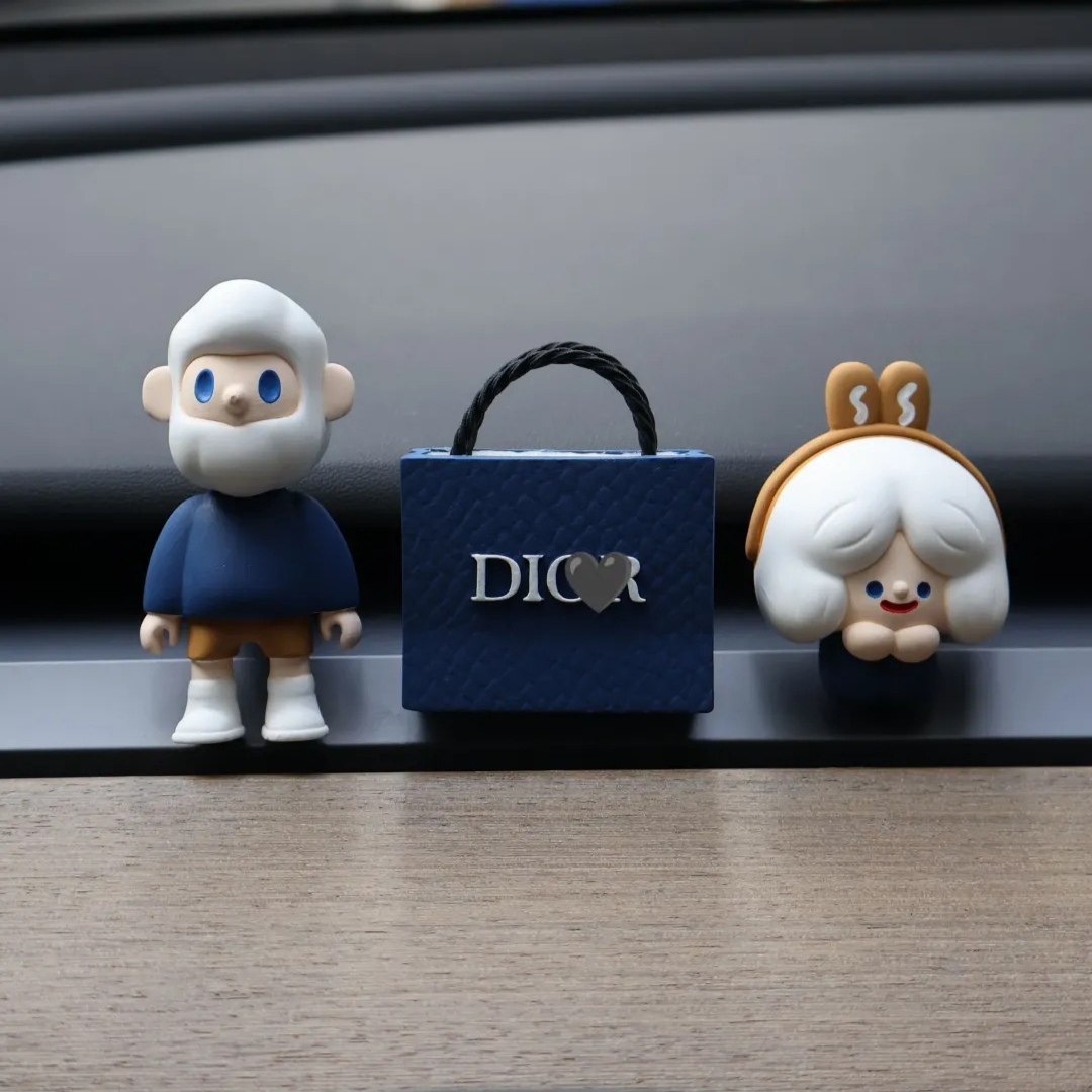 bob新车礼车载汽车出风口创意香水香熏特斯拉高级扩香石车内装饰