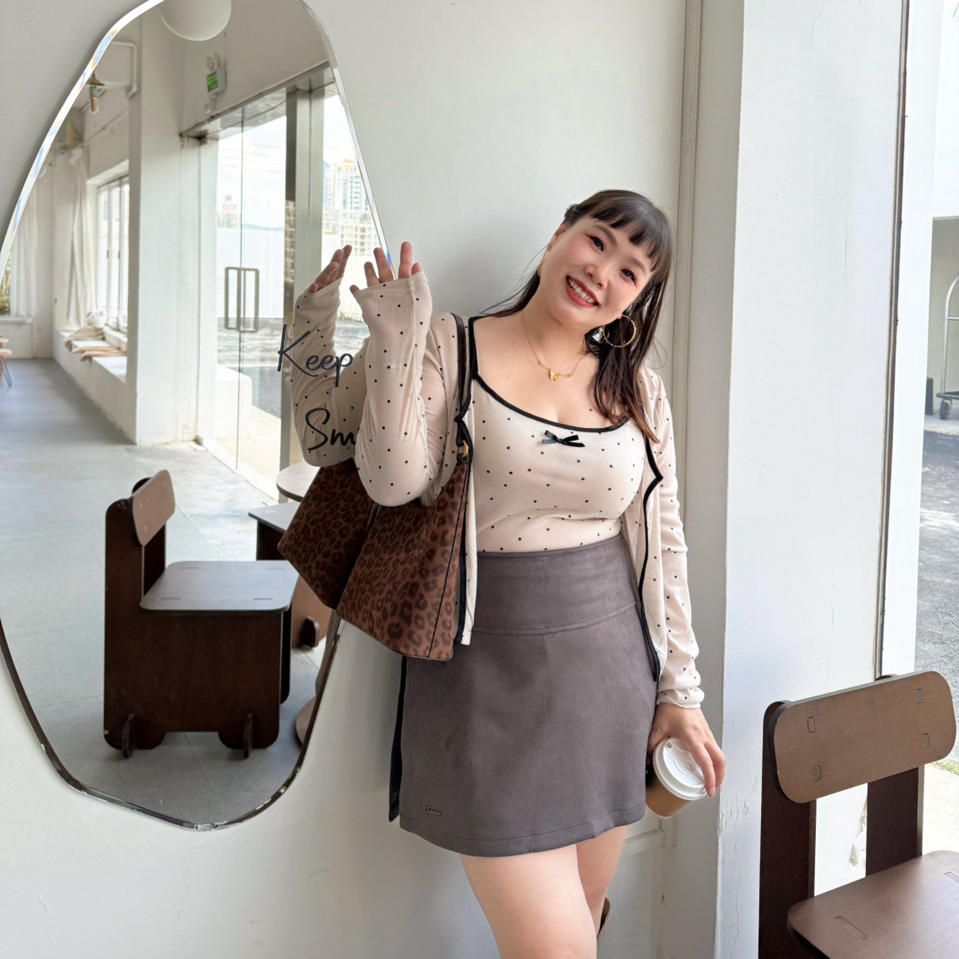 大码奶茶色法式小波点蝴蝶结吊带开衫套装慵懒风时髦两件套