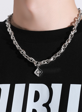项链男潮缠绕方块钻石吊坠钛钢小众设计ins女高级感嘻哈高街百搭