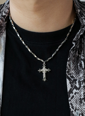 美式镶钻十字架吊坠莫比乌斯项链男生小众ins嘻哈轻奢钛钢配饰酷