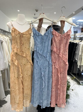 U.me26秋新款法式荷叶边V领碎花吊带裙女修身显瘦高腰度假中长裙