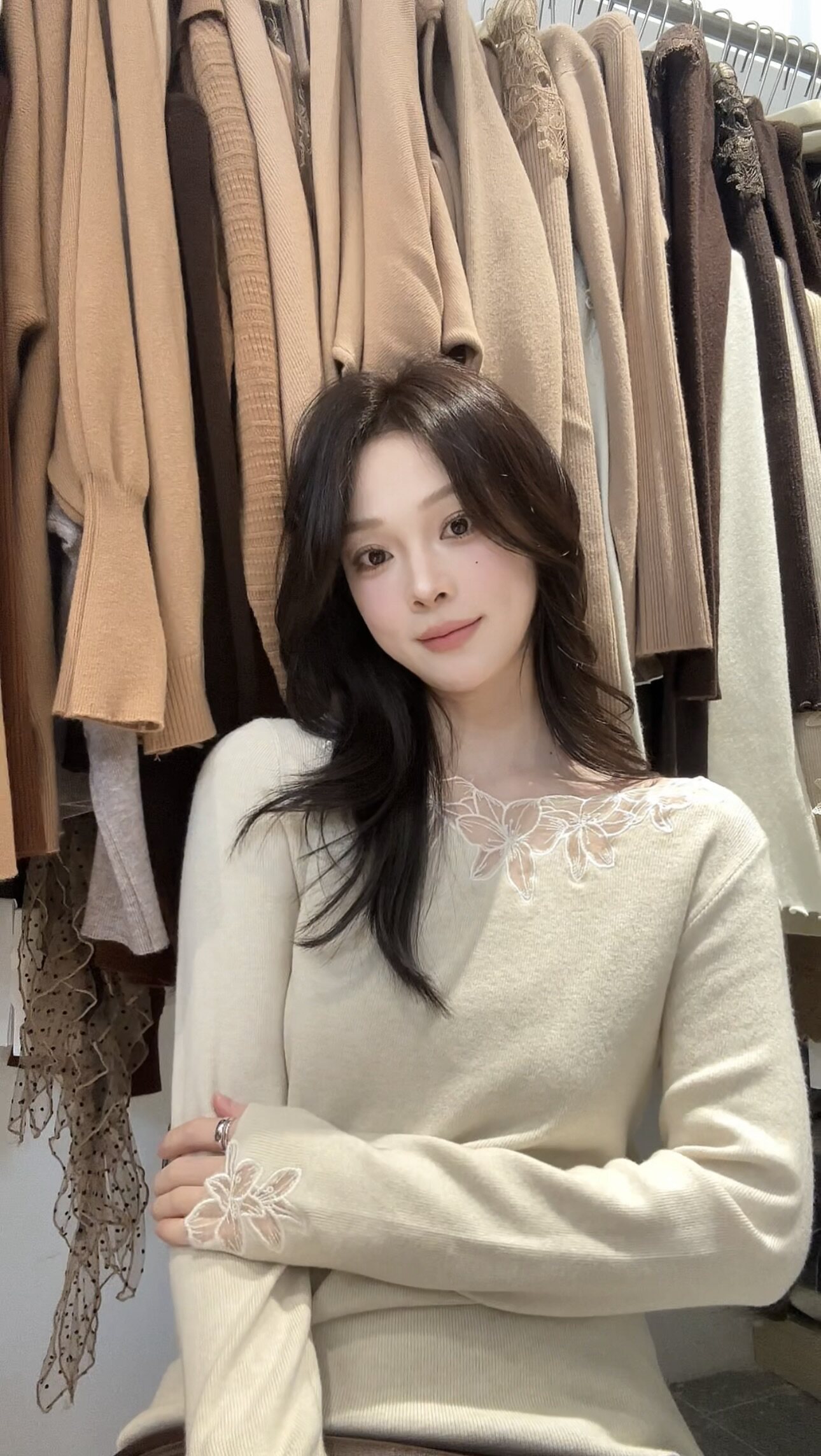 法式温柔风镂空蕾丝拼接修身显瘦针织衫女设计感打底衫毛衣女