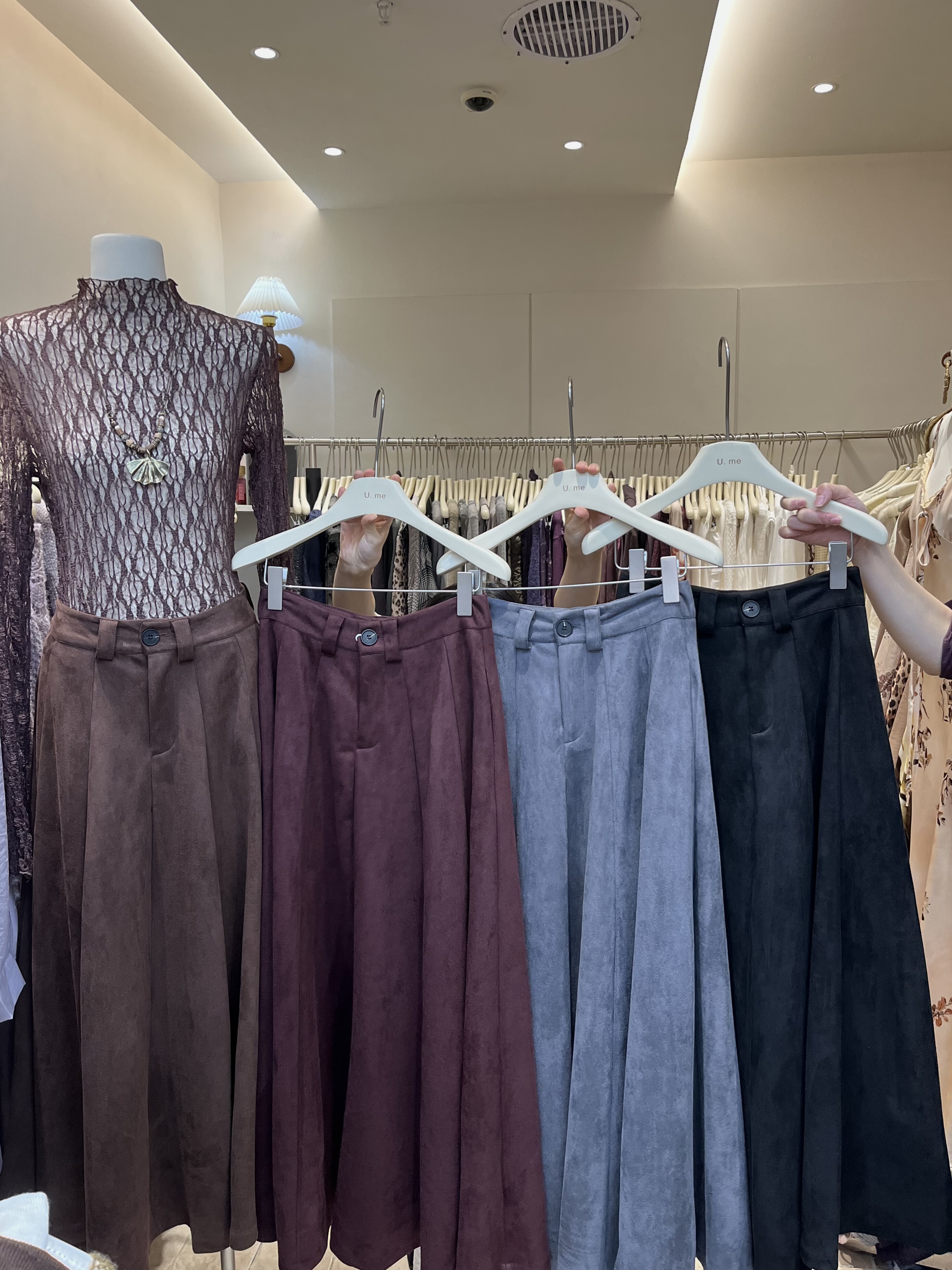 2025U.me厚秋季新款百搭舒适休闲半身裙时尚复古女显瘦长裙女显瘦