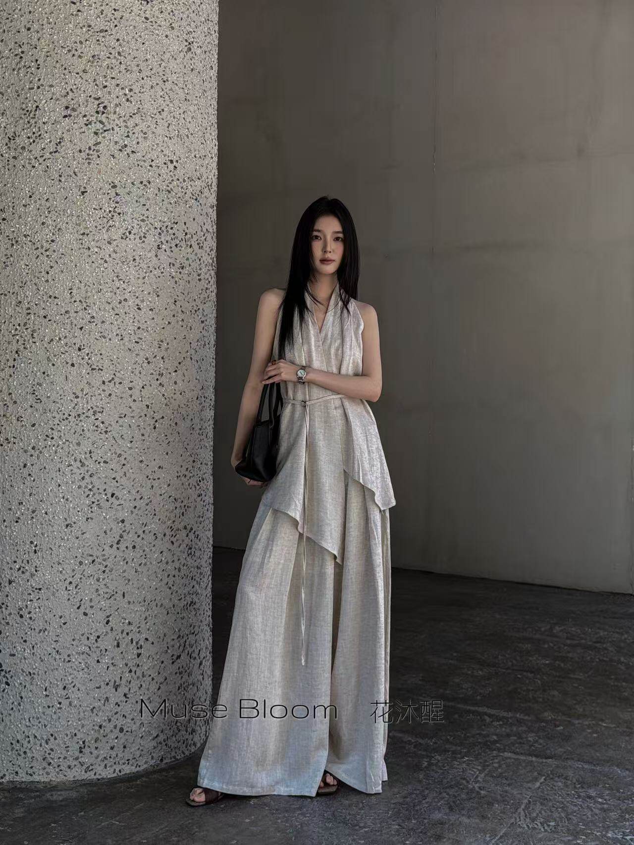 花沐醒气质老钱风小众款修身绑带无袖上衣高腰垂感阔腿裤两件套