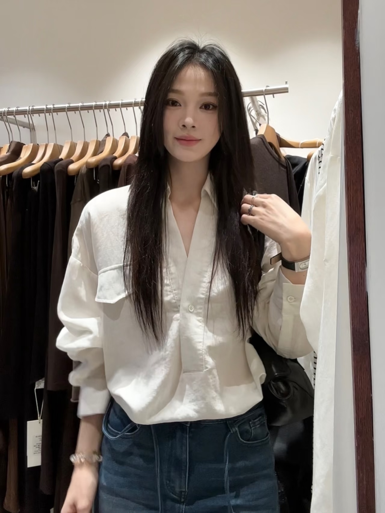李不管2025秋季新款韩版宽松休闲V领蝙蝠侠袖衬衫女气质百搭上衣
