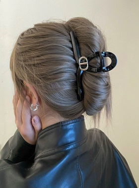 Busan潮流时尚金属字母大号抓夹简约百搭黑色高级感头饰鲨鱼夹子