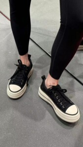 诗歌兰真皮女鞋2024秋季新款休闲鞋厚底系带百搭韩版镶钻球鞋板鞋