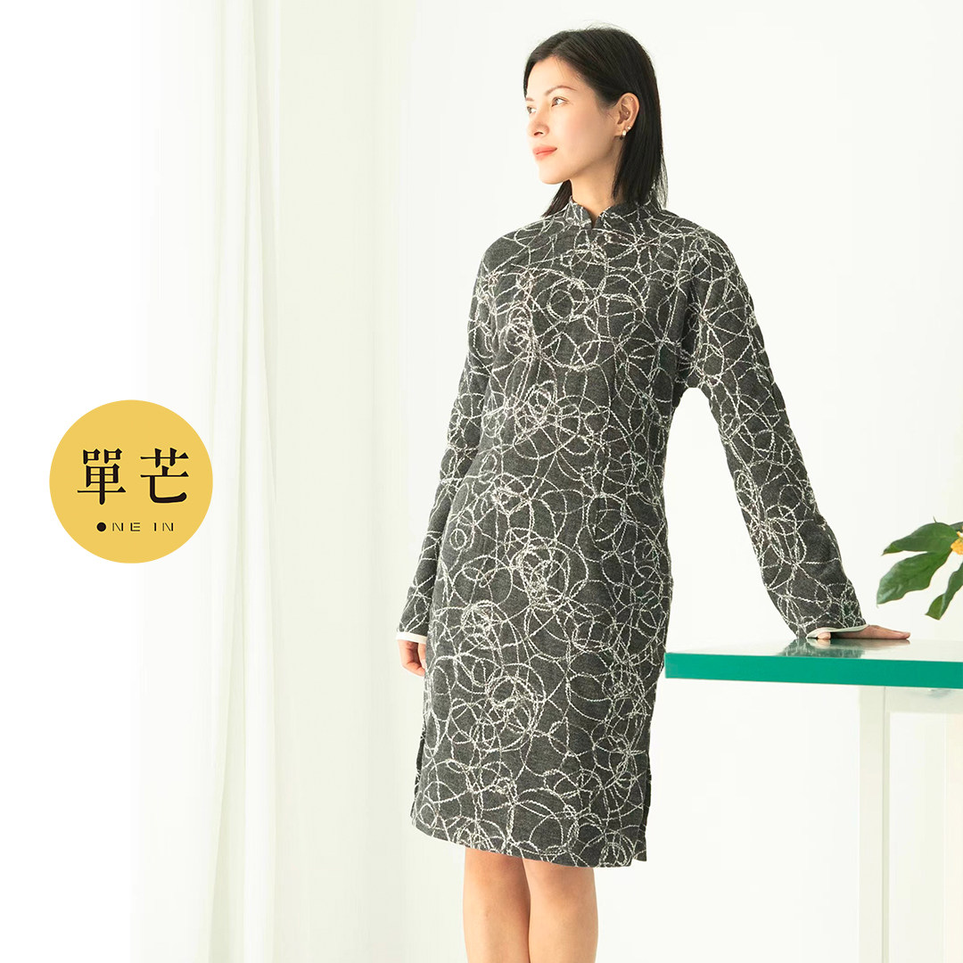 单芒秋冬小院儿微喇长袖羊毛旗袍新中式复古盘绣喇叭袖连衣裙
