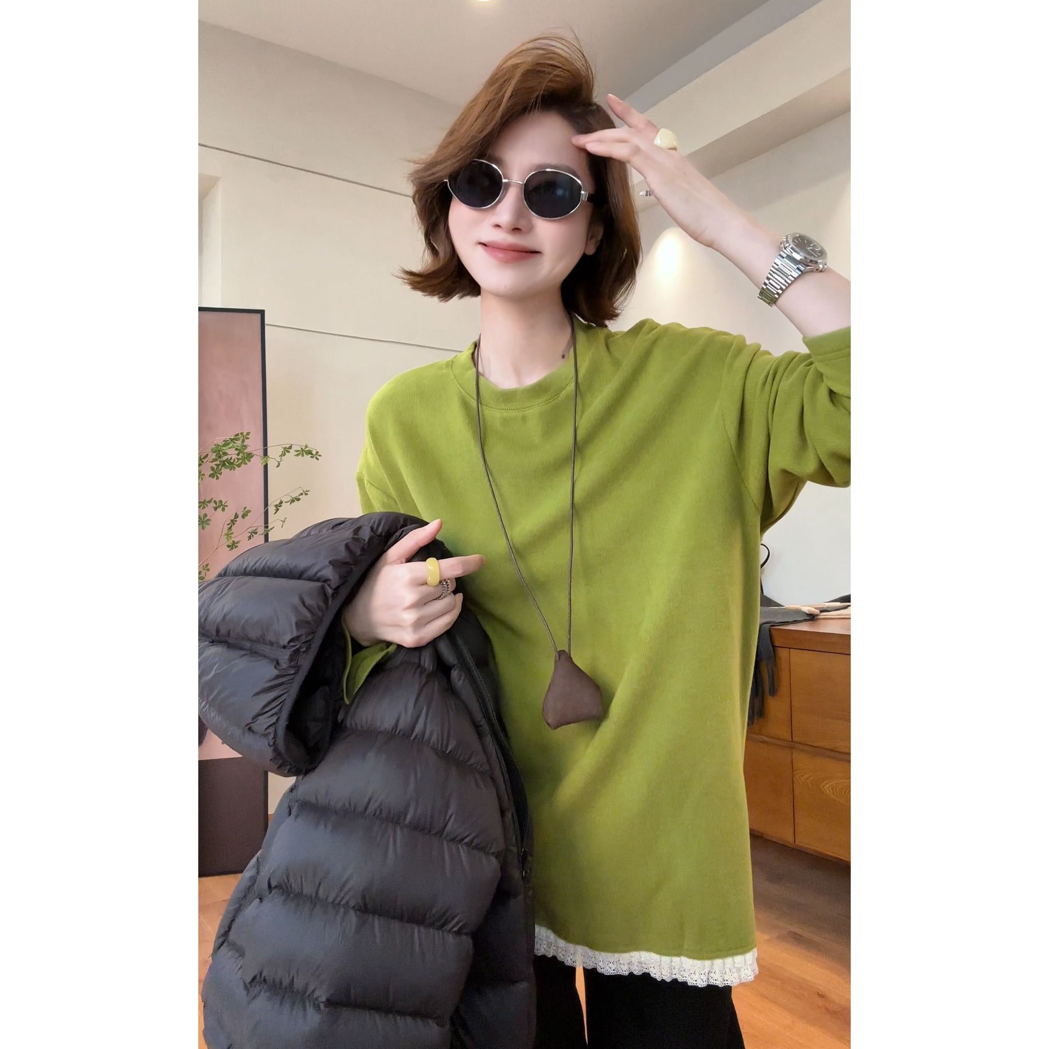 月月 2025秋冬新款小众设计下摆手袖拼接纯色亲肤T恤 2511C7477