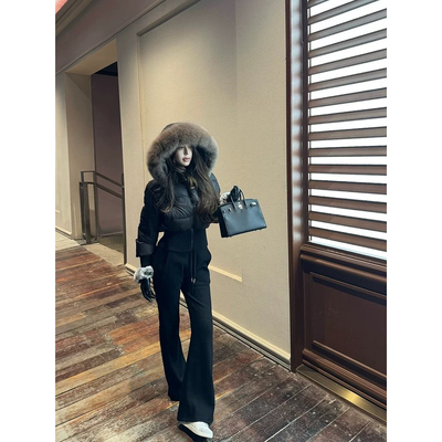 M900黑色羽绒服女短款冬季2025年新款连帽超好看大毛领小个子收腰