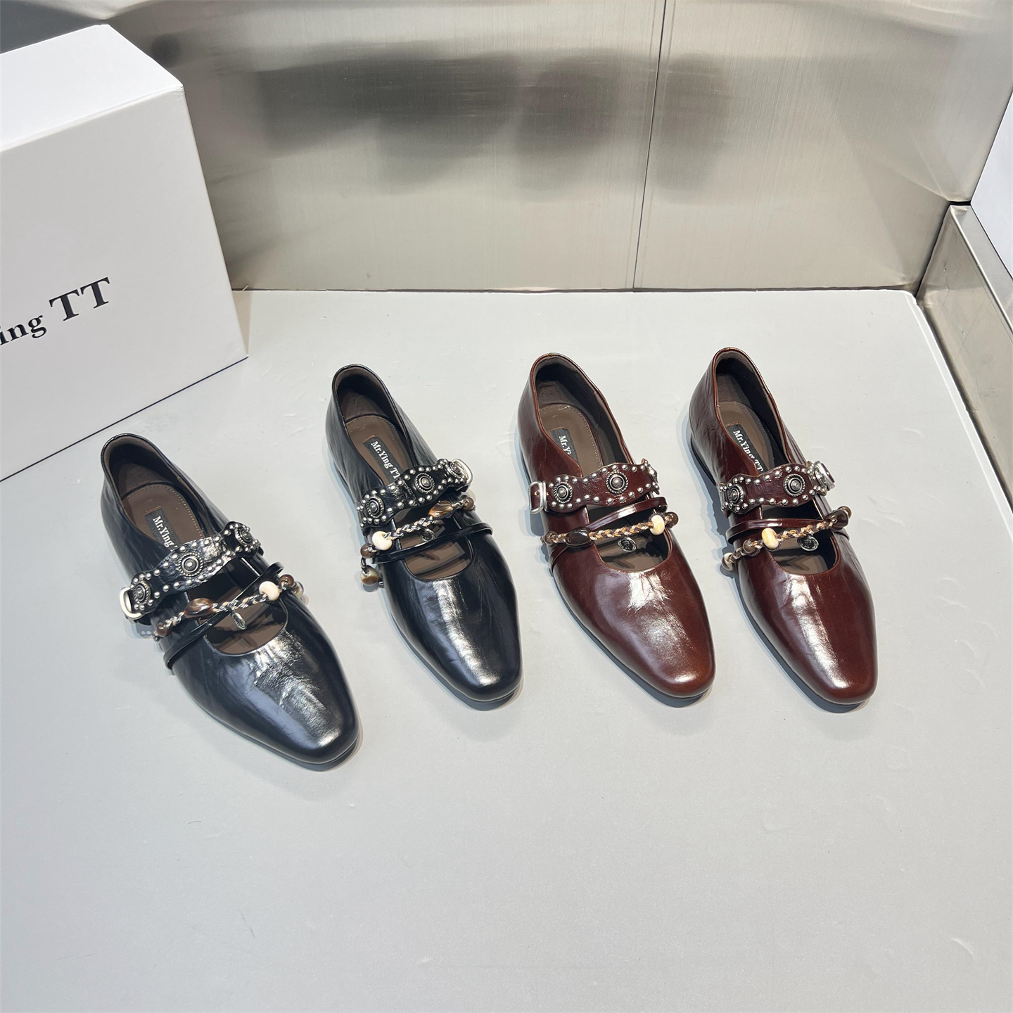 真皮铆钉一字带平底单鞋玛丽珍鞋