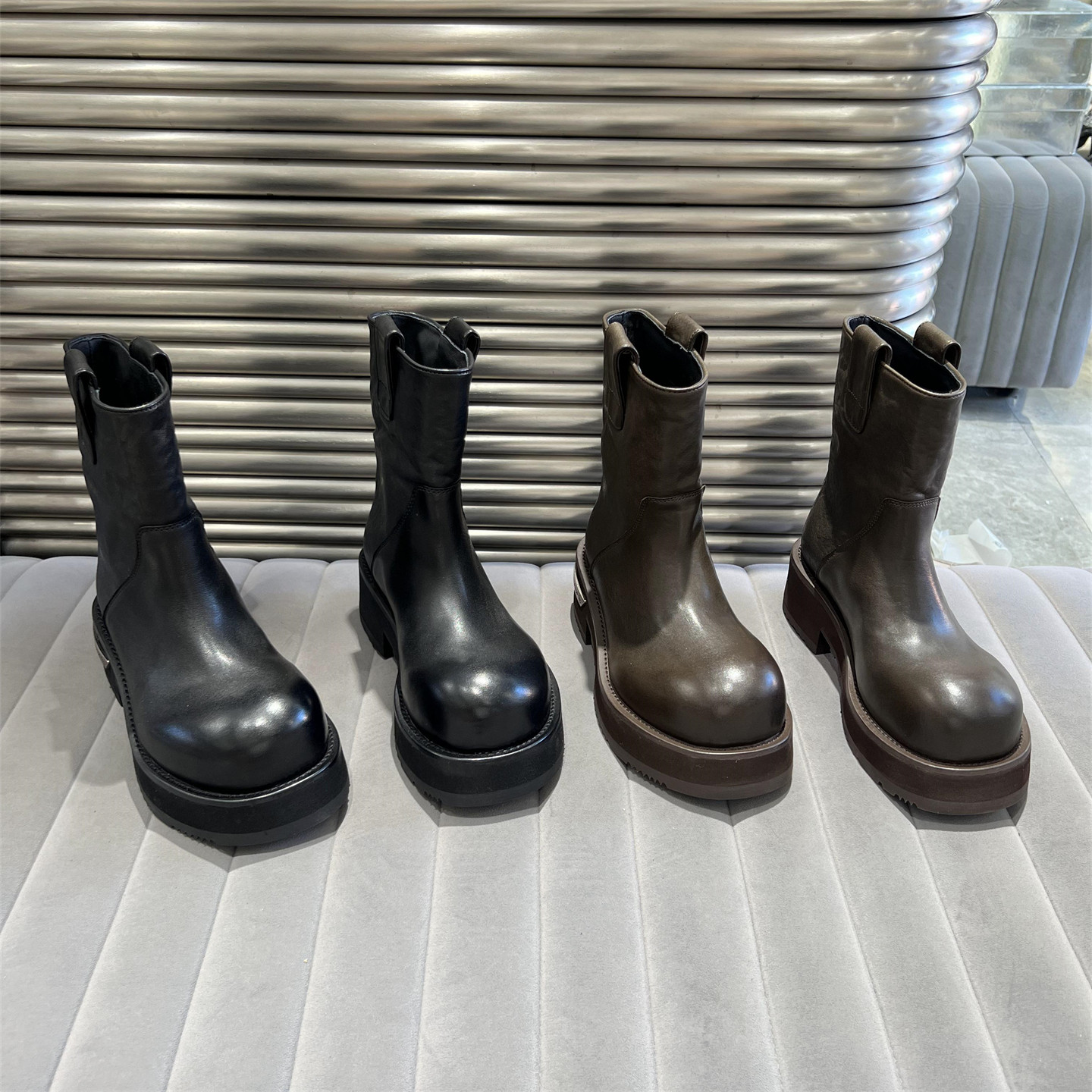 乐魔真皮胎牛厚底机车短靴马丁靴