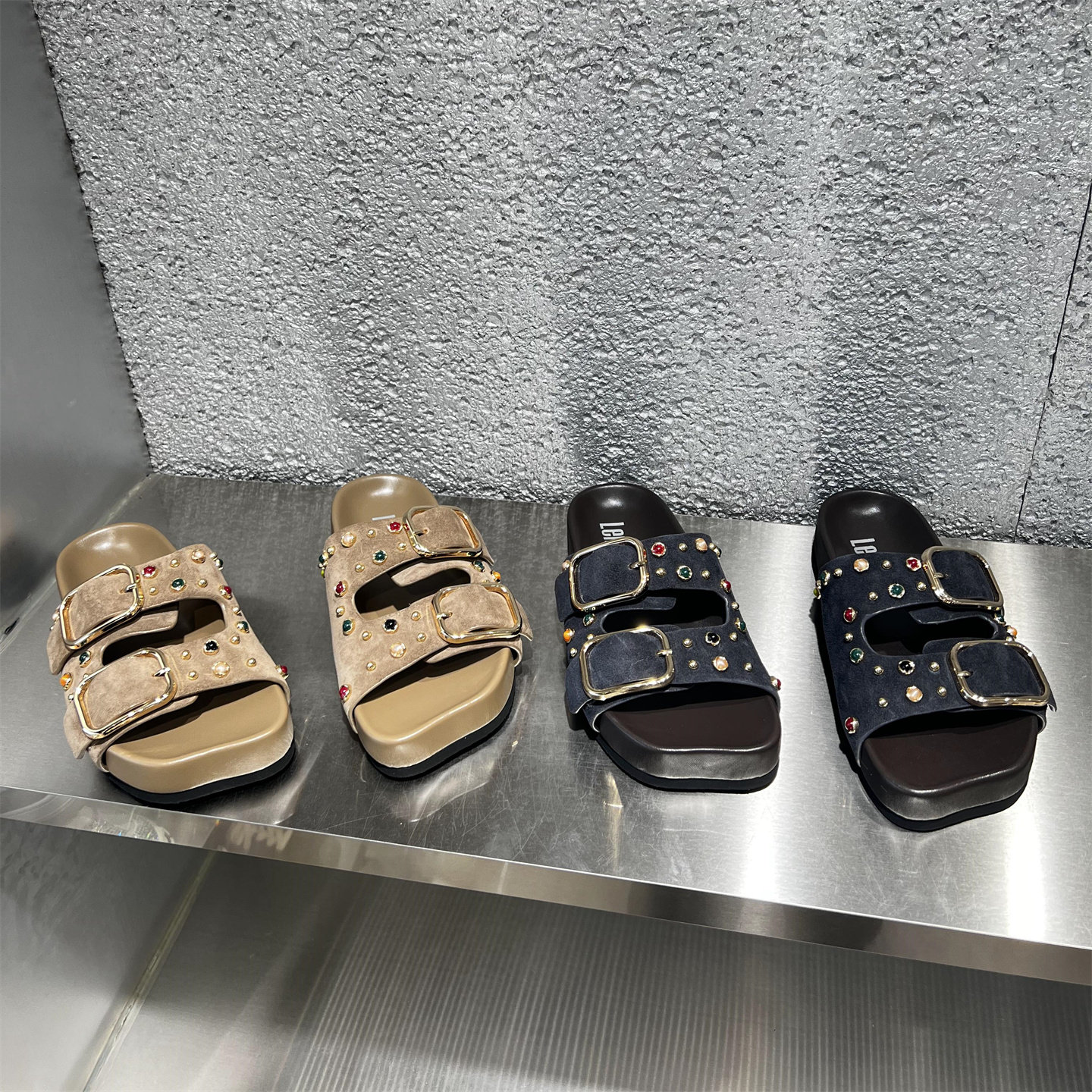 欧洲站女2026夏新款真皮钉珠扣带厚底一字拖凉鞋沙滩风露趾凉拖鞋