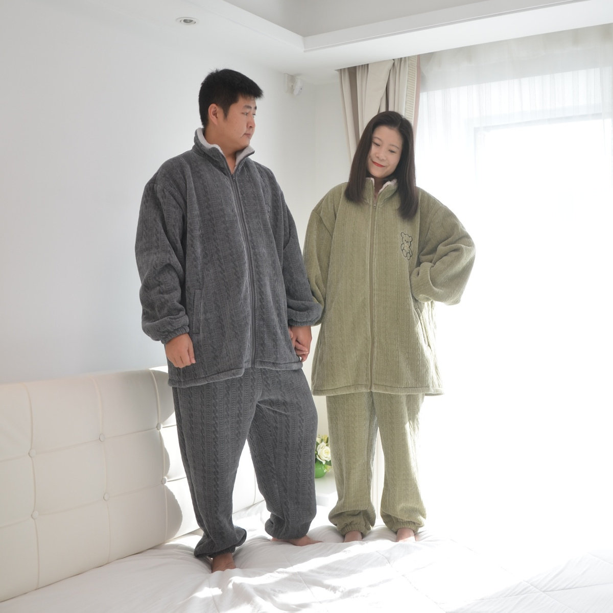 300斤超肥大码情侣男女冬季复合绒拉锁开衫加厚绒保暖家居服200