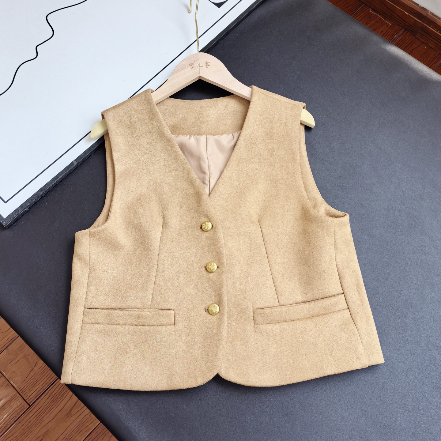 复古时尚V领仿麂皮绒马夹外套