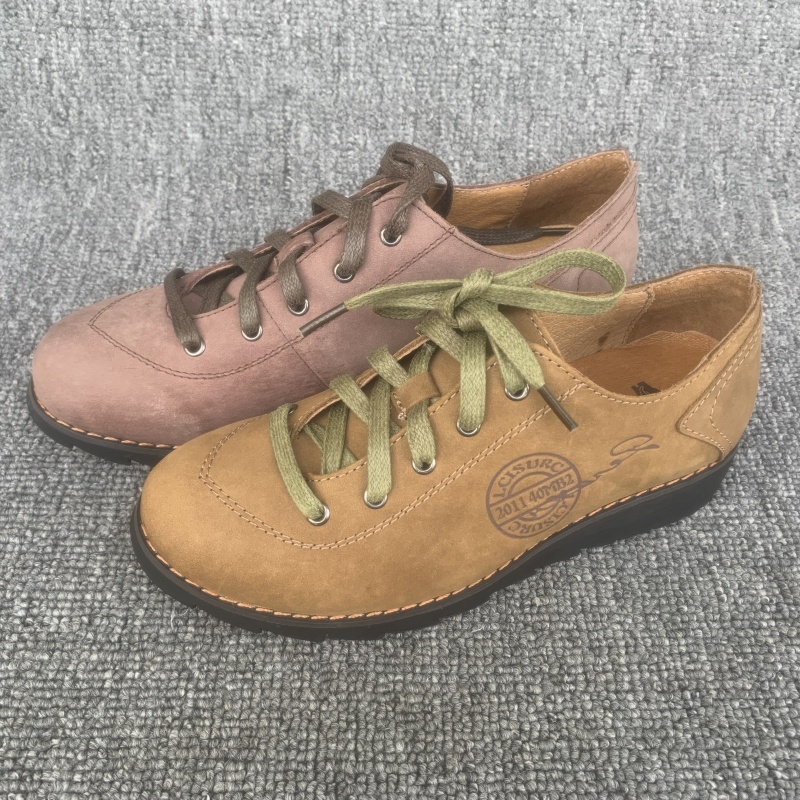 春秋透气软皮系带中老年妈妈鞋