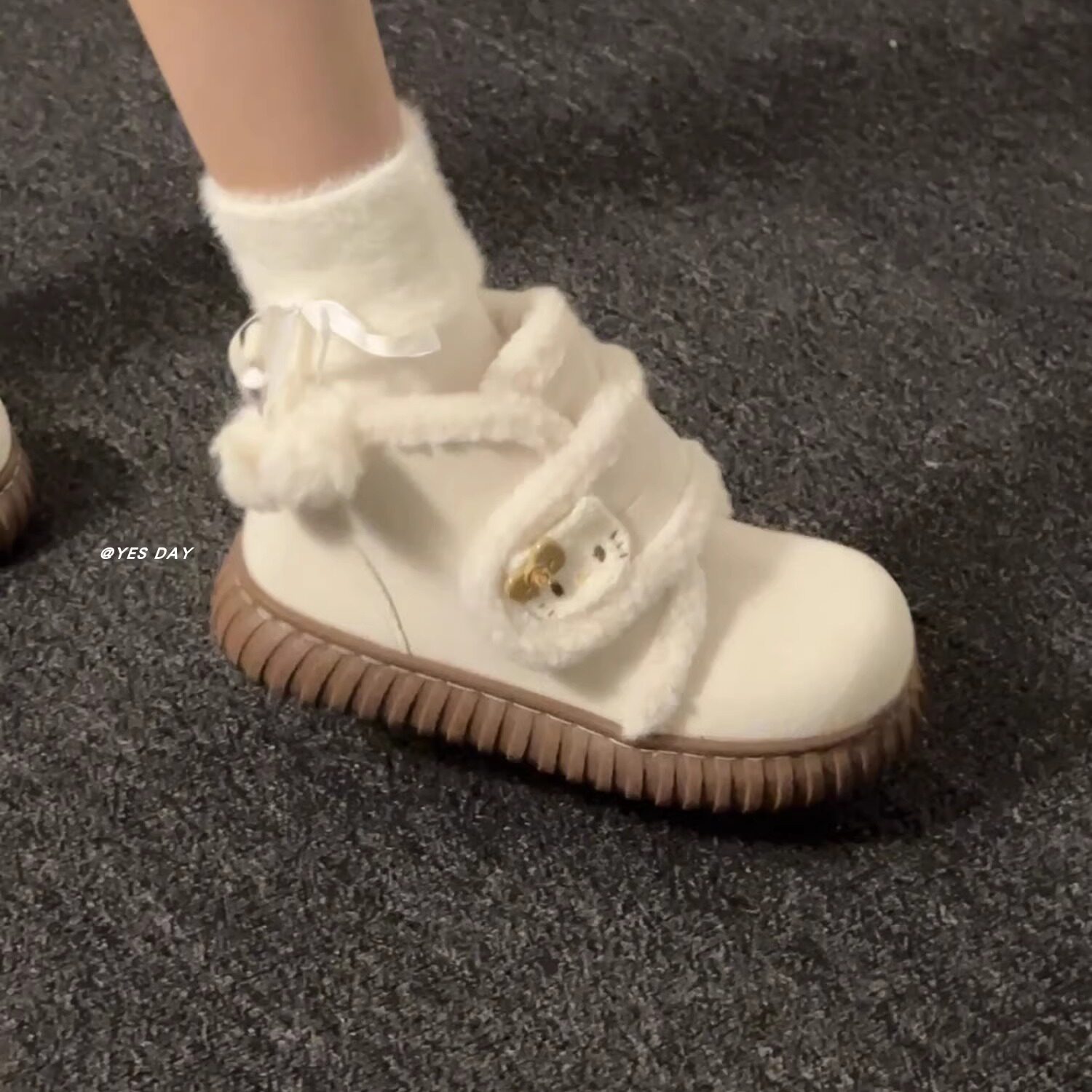时尚简约白色厚底羊羔毛加绒雪地靴女2025冬季新款魔术贴保暖棉鞋,女鞋,时尚雪地靴,淘宝优惠券,粉丝福利购,淘宝优惠卷